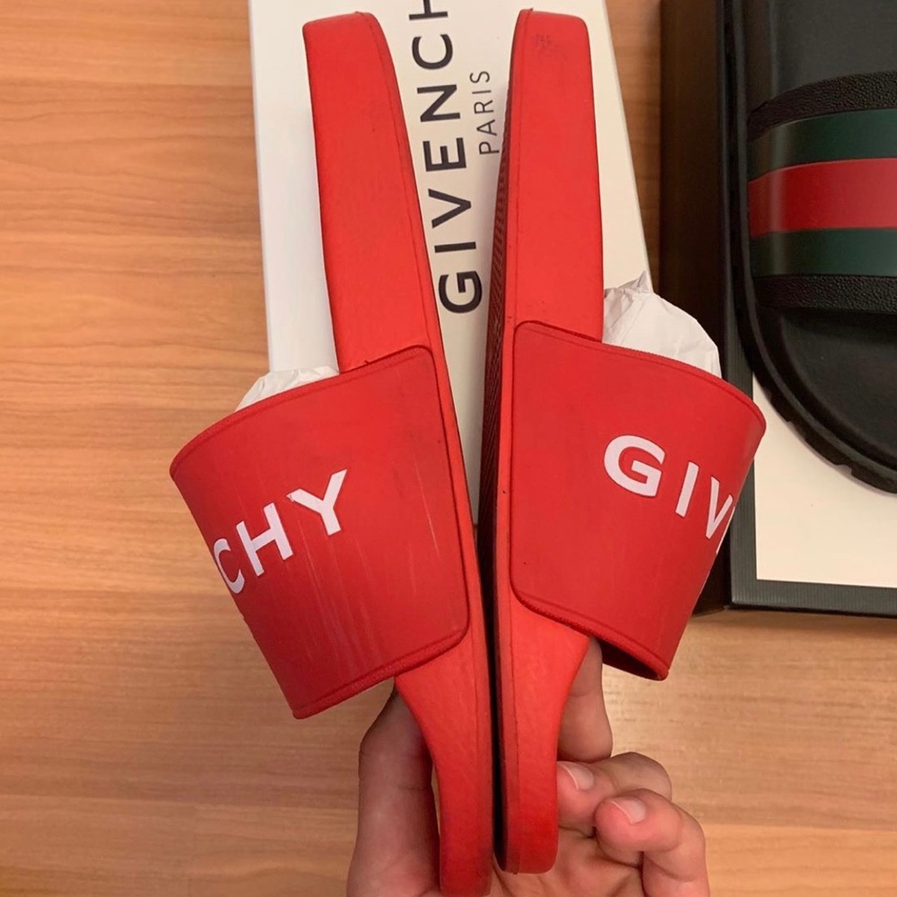 Givenchy - Picture 4 of 4